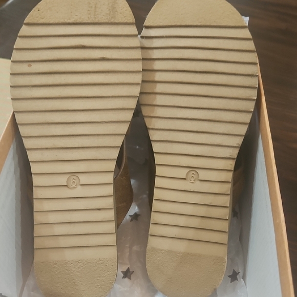 Brown Casual Slip-On Sandals with Toe Loop - Picture 3 of 4